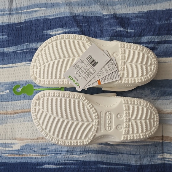 CROCS Classic Unisex Clogs in White Size 8 Womens Size 6 Mens - Picture 2 of 5